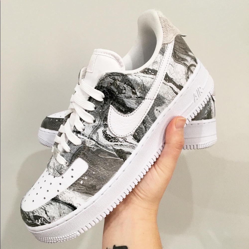🔥🔥CUSTOMIZED NIKE AIR FORCE 1s